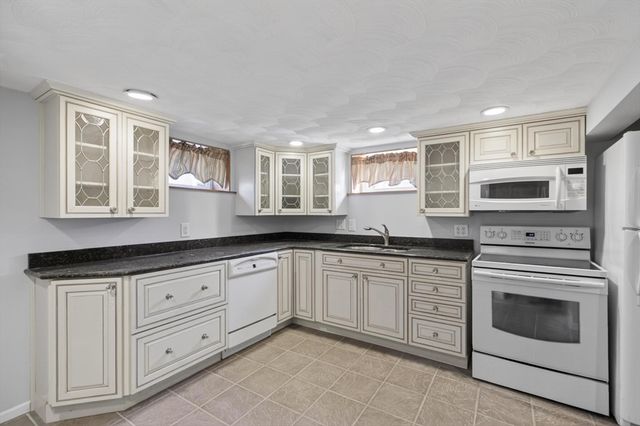 2 Herrick Road, Peabody, MA 01960