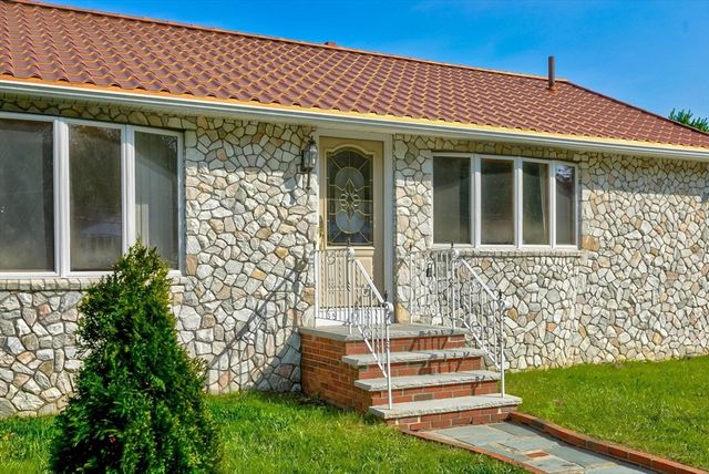 2 Herrick Road, Peabody, MA 01960