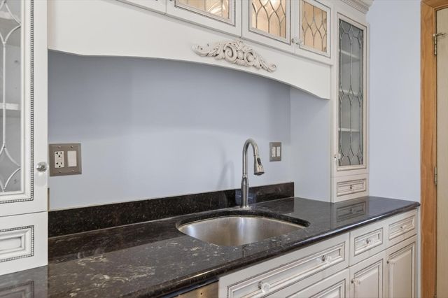 2 Herrick Road, Peabody, MA 01960