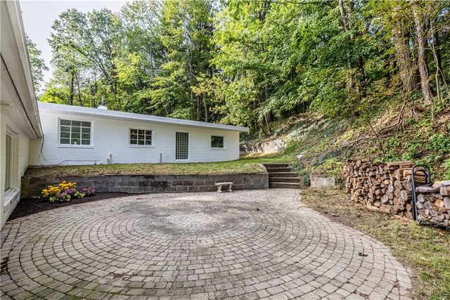 82 Lasalle Parkway, Perinton, NY 14564