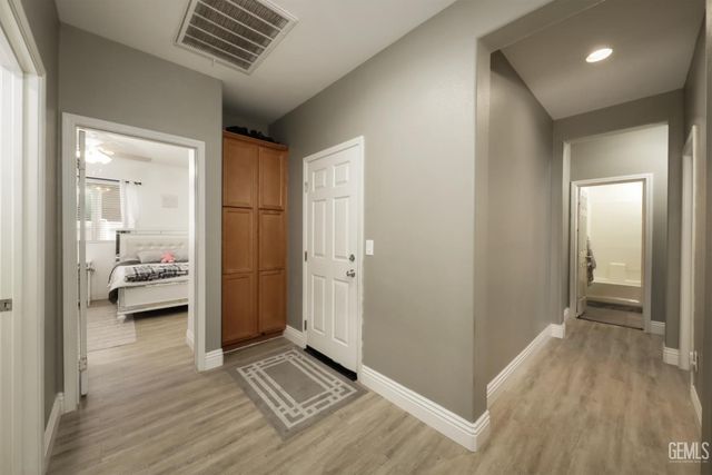 10300 Avignon Way, Bakersfield, CA 93306