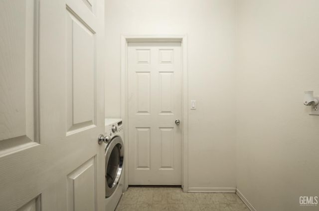 10300 Avignon Way, Bakersfield, CA 93306