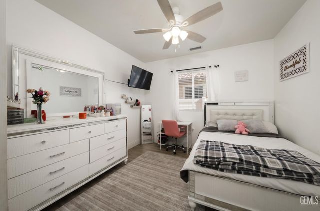 10300 Avignon Way, Bakersfield, CA 93306