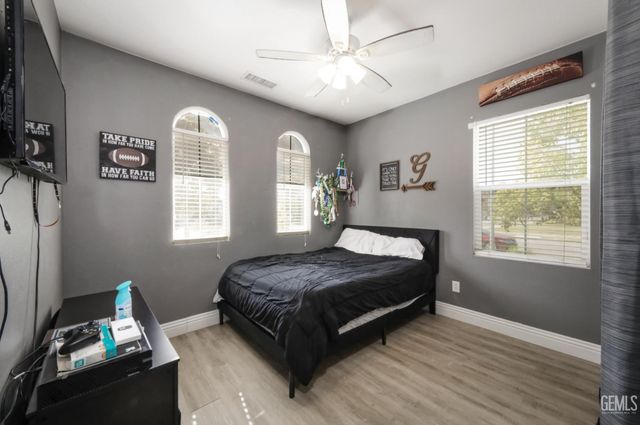 10300 Avignon Way, Bakersfield, CA 93306