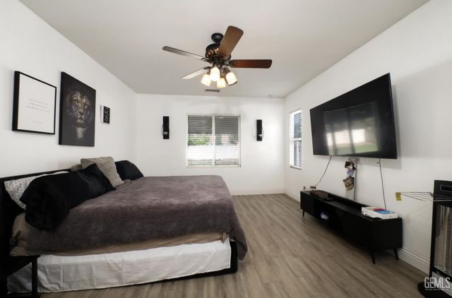 10300 Avignon Way, Bakersfield, CA 93306