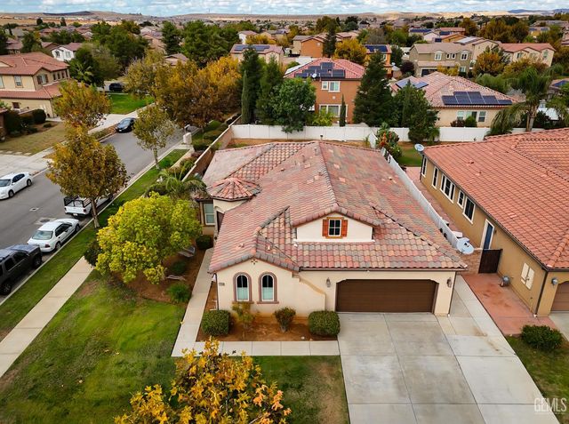 10300 Avignon Way, Bakersfield, CA 93306