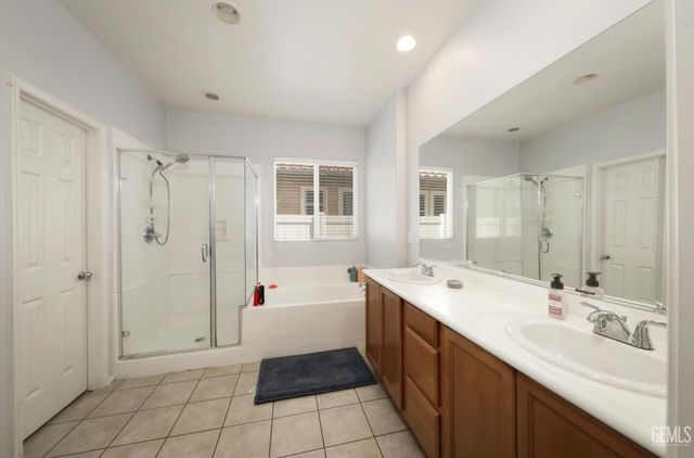 10300 Avignon Way, Bakersfield, CA 93306