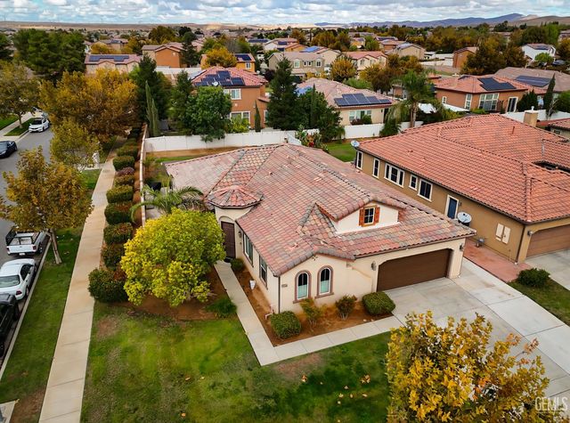 10300 Avignon Way, Bakersfield, CA 93306