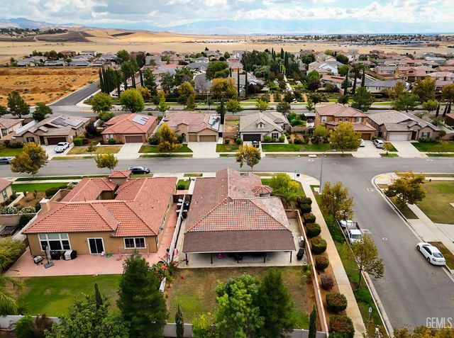 10300 Avignon Way, Bakersfield, CA 93306