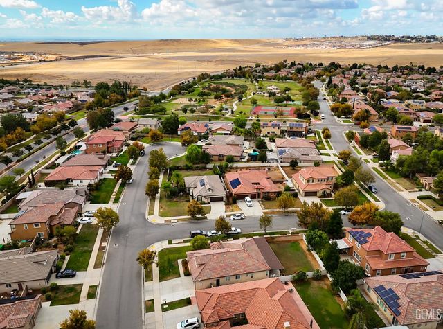 10300 Avignon Way, Bakersfield, CA 93306