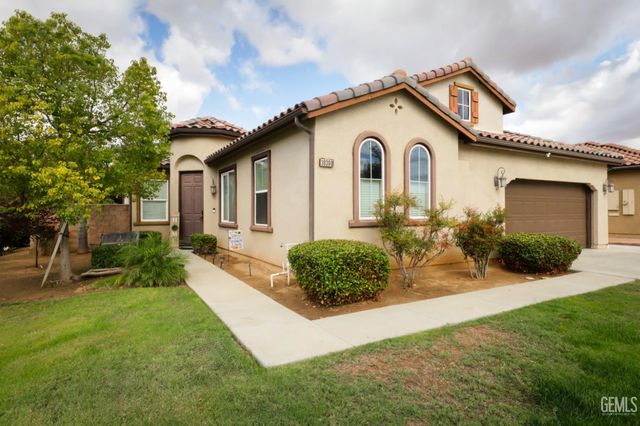 10300 Avignon Way, Bakersfield, CA 93306