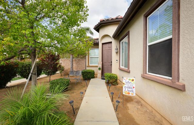 10300 Avignon Way, Bakersfield, CA 93306