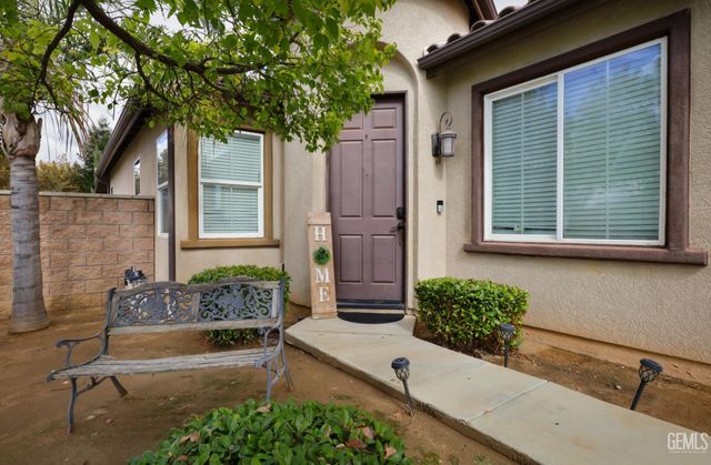 10300 Avignon Way, Bakersfield, CA 93306