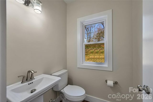 22 Ben Lippen Road A, Asheville, NC 28806