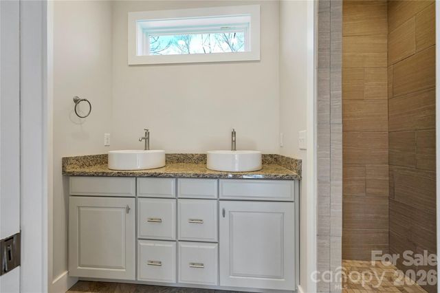 22 Ben Lippen Road A, Asheville, NC 28806