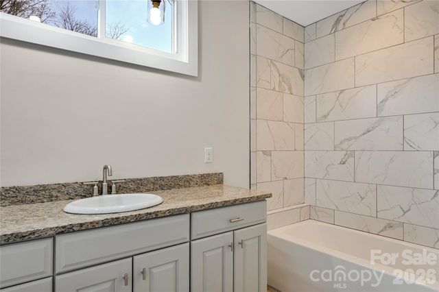 22 Ben Lippen Road A, Asheville, NC 28806