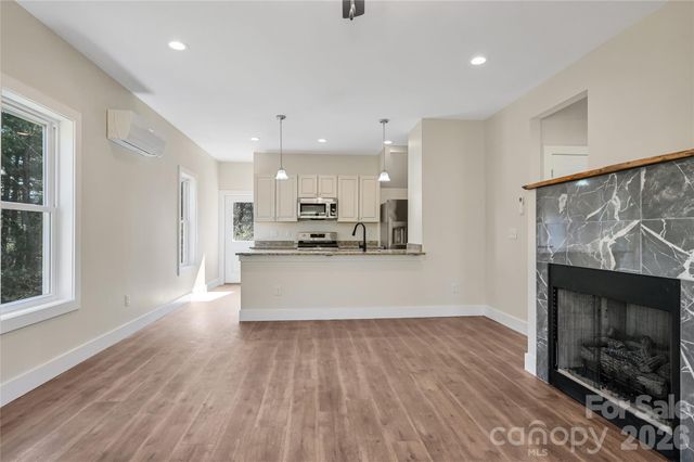 22 Ben Lippen Road A, Asheville, NC 28806