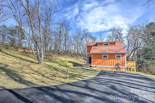 22 Ben Lippen Road A, Asheville, NC 28806