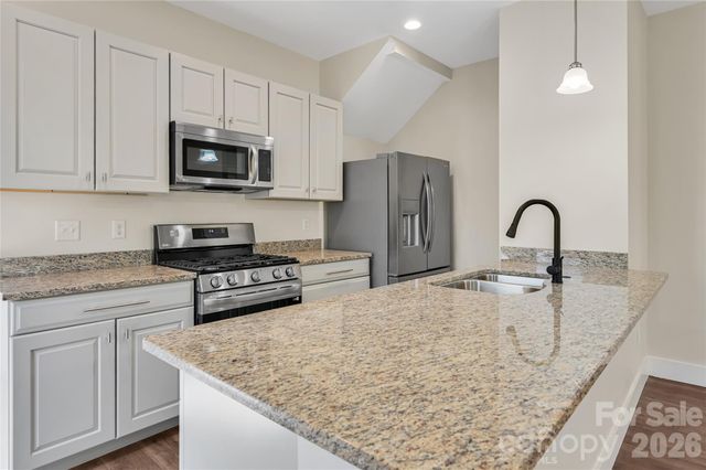 22 Ben Lippen Road A, Asheville, NC 28806