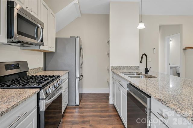 22 Ben Lippen Road A, Asheville, NC 28806