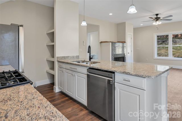 22 Ben Lippen Road A, Asheville, NC 28806