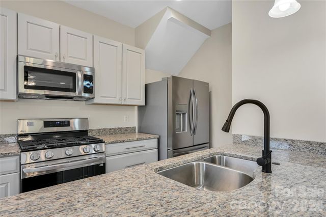 22 Ben Lippen Road A, Asheville, NC 28806