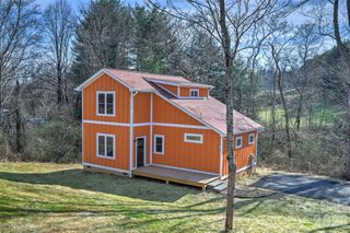 22 Ben Lippen Road A, Asheville, NC 28806