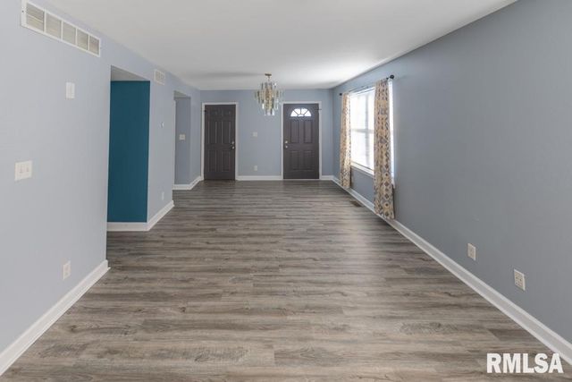 2300 N SHERIDAN Road, Peoria, IL 61604