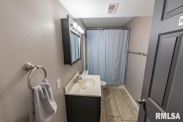 2300 N SHERIDAN Road, Peoria, IL 61604