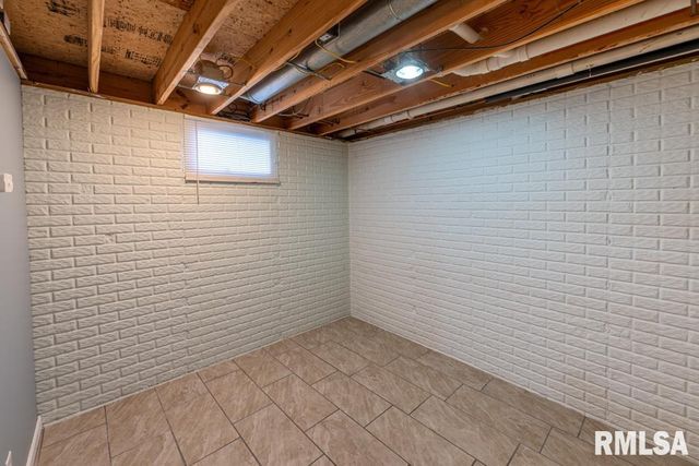 2300 N SHERIDAN Road, Peoria, IL 61604