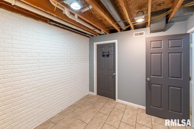 2300 N SHERIDAN Road, Peoria, IL 61604