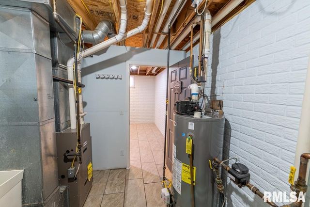 2300 N SHERIDAN Road, Peoria, IL 61604