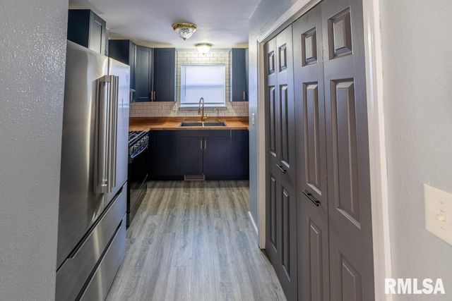 2300 N SHERIDAN Road, Peoria, IL 61604