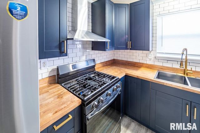 2300 N SHERIDAN Road, Peoria, IL 61604