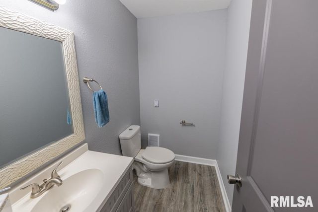 2300 N SHERIDAN Road, Peoria, IL 61604