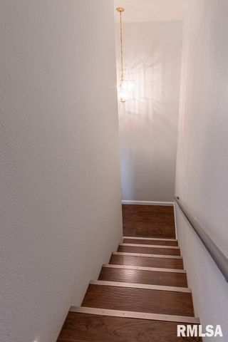 2300 N SHERIDAN Road, Peoria, IL 61604