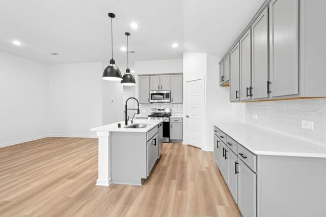 1721 Sharpstone Drive, Columbia, TN 38401