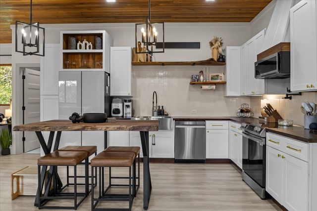 165 Wade Cv, Waverly, TN 37185