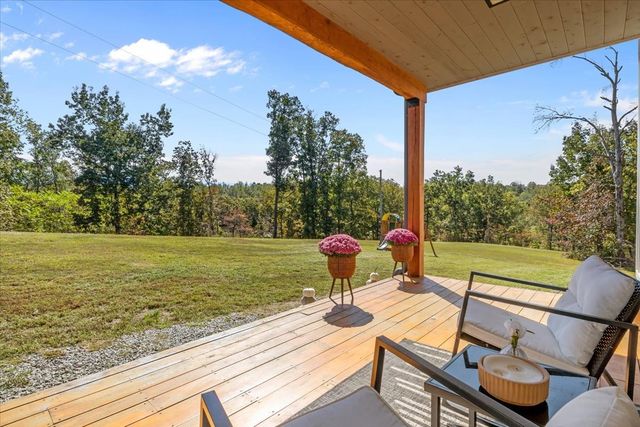 165 Wade Cv, Waverly, TN 37185