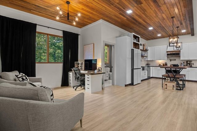 165 Wade Cv, Waverly, TN 37185