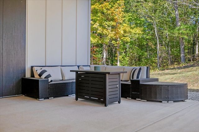 165 Wade Cv, Waverly, TN 37185