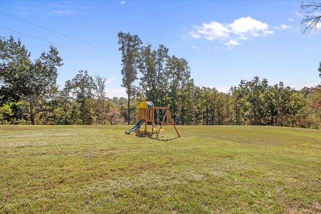 165 Wade Cv, Waverly, TN 37185