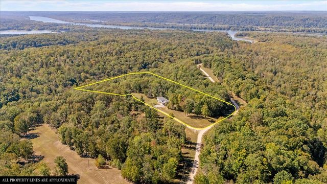 165 Wade Cv, Waverly, TN 37185