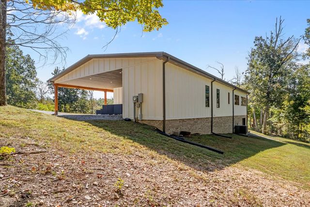 165 Wade Cv, Waverly, TN 37185