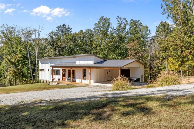 165 Wade Cv, Waverly, TN 37185