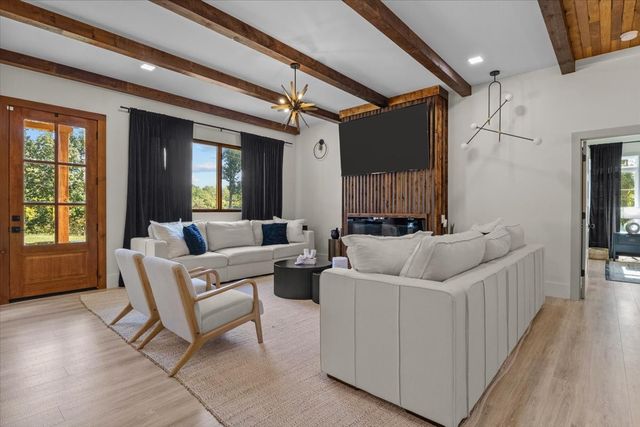 165 Wade Cv, Waverly, TN 37185