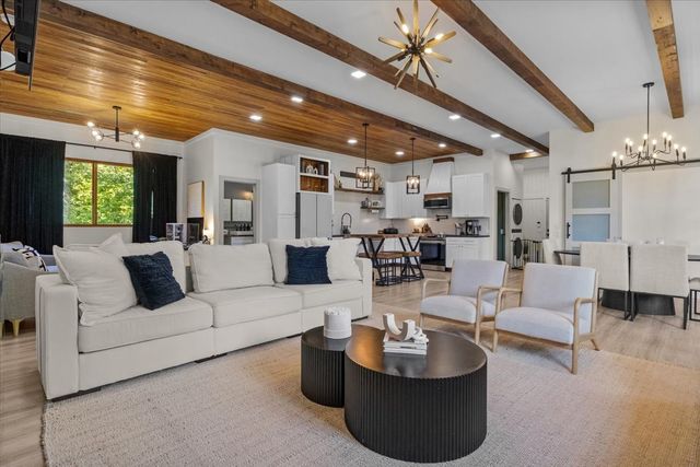 165 Wade Cv, Waverly, TN 37185