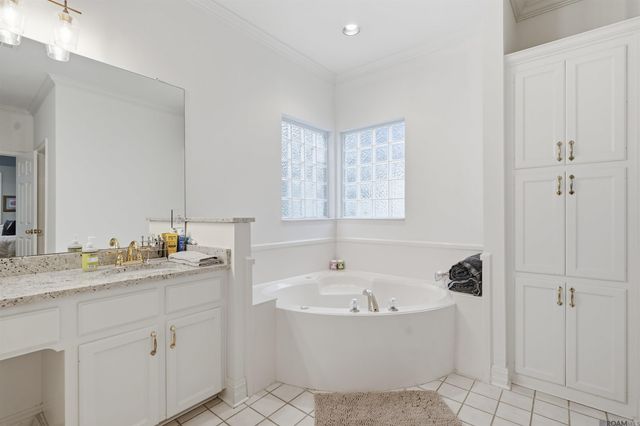 621 Highland Knoll Ct, Baton Rouge, LA 70810