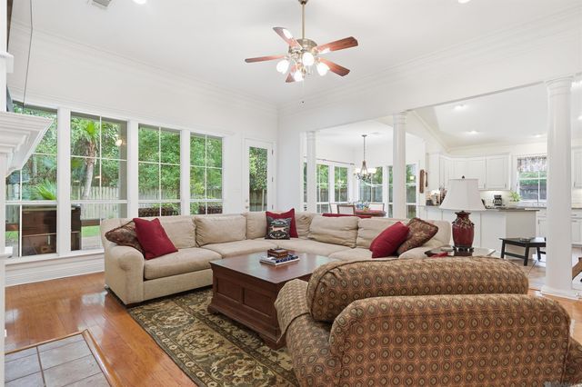 621 Highland Knoll Ct, Baton Rouge, LA 70810