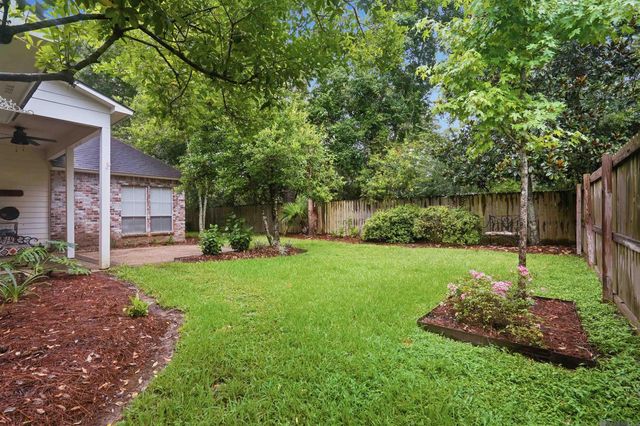 621 Highland Knoll Ct, Baton Rouge, LA 70810